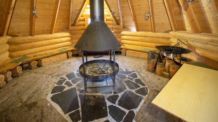 Hirvaslahden kota sisältä.