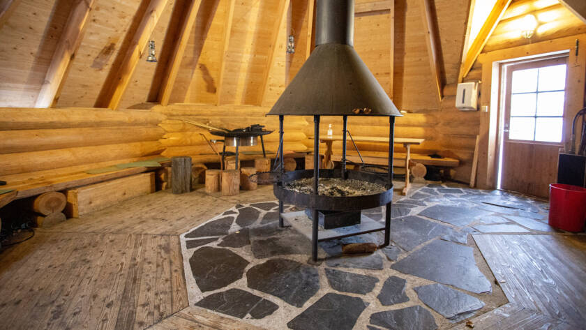 Hirvaslahden kota sisältä.