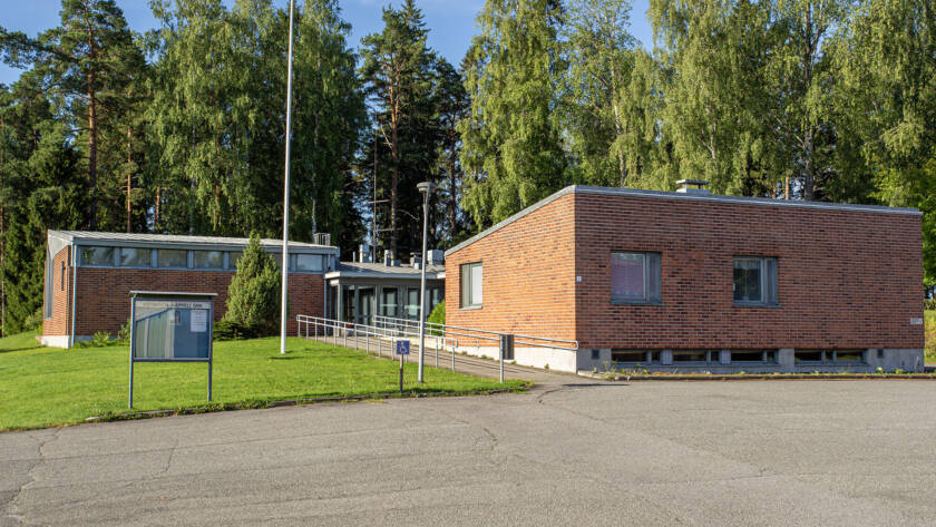 Kerimäen seurakuntakoti ulkoapäin kesällä.