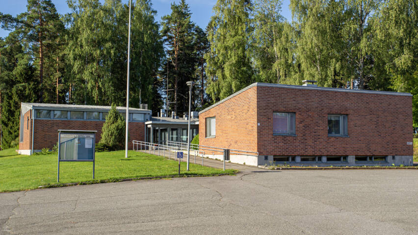 Kerimäen seurakuntakoti ulkoapäin kesällä.