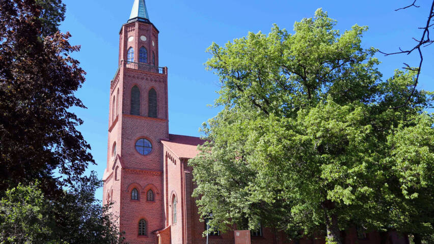 Savonlinnan Tuomiokirkko Kesällä.
