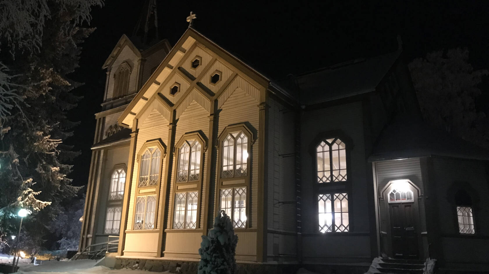 kirkko syksyllä