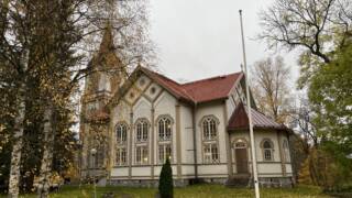 kirkko syksyllä